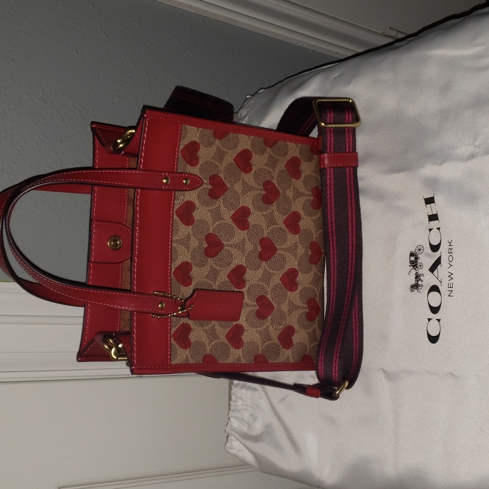 Field Tote 22 In Signature Canvas With Heart Print